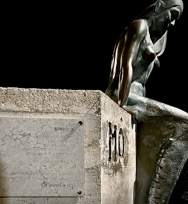 Escultura 'Permanència' amb poema de Carme Cloquells, Maó